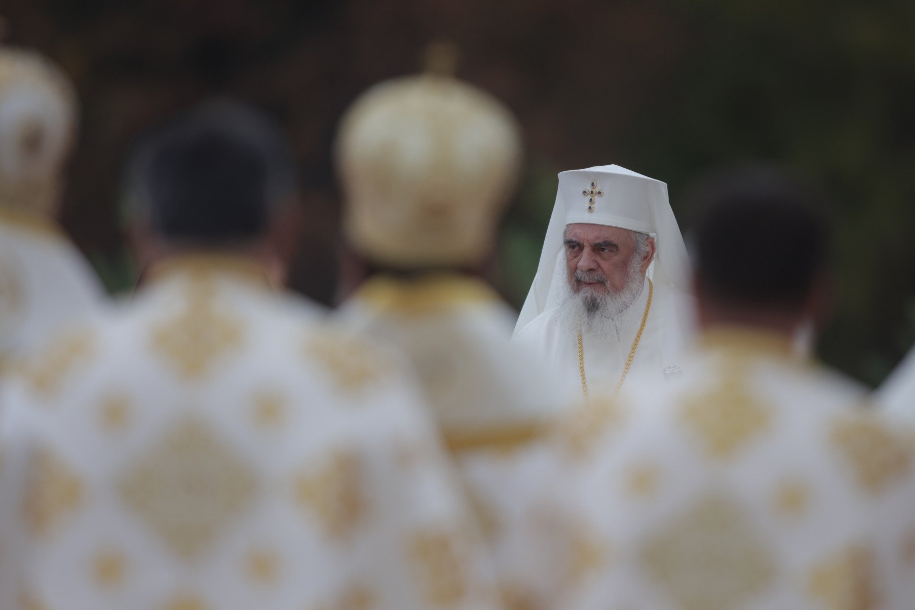 Patriarhul Bisericii Ortodoxe Române, Preafericitul Părinte Daniel, a transmis un mesaj video cu ocazia Anului Nou 2026 și a Sărbătorii Botezului Domnului, adresând comunității creștine din țară și din afara ei urări de sănătate, fericire, pace și bucurie