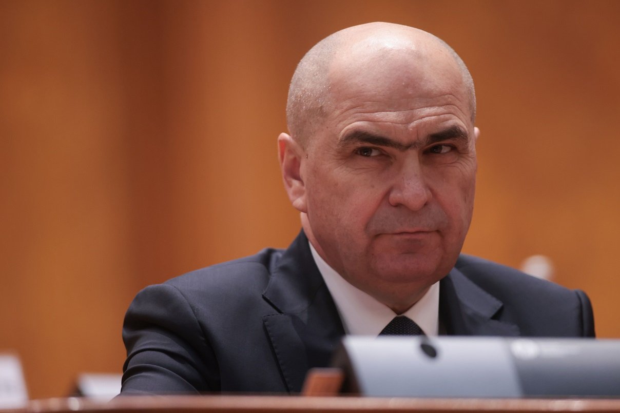 Critică și controverse după mesajul de final de an al premierului Ilie Bolojan Un mesaj festiv de final de an, publicat recent de Guvernul României, a stârnit un val de reacții critice și declarații tensionate pe rețelele sociale