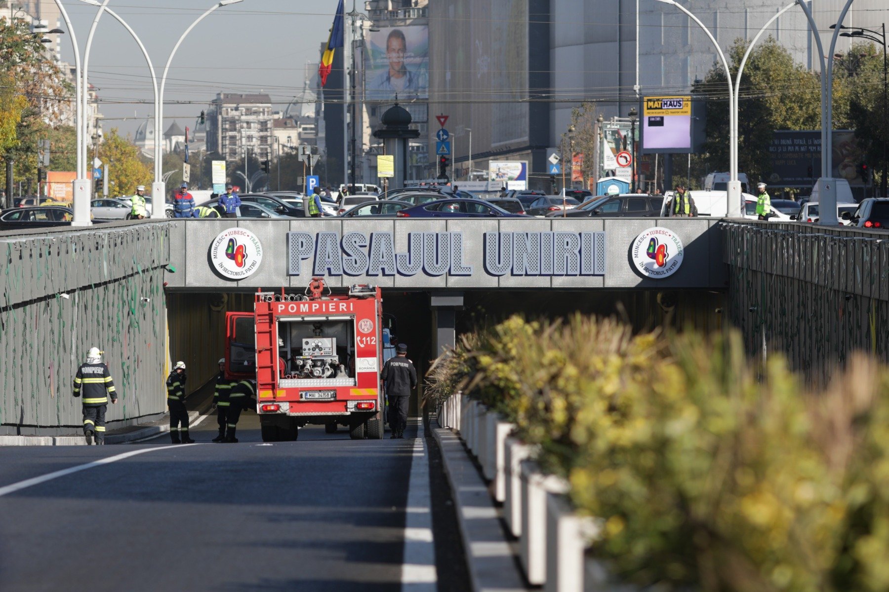 Tânăr rănit grav într-un accident matinal în Pasajul Unirii Un grav accident rutier s-a petrecut în zorii zilei de 28 decembrie, în Pasajul Unirii din București, un eveniment ce a petrecut brusc liniștea de dimineață a capitalei și a atras imediat atenția autorităților și a martorilor oculari