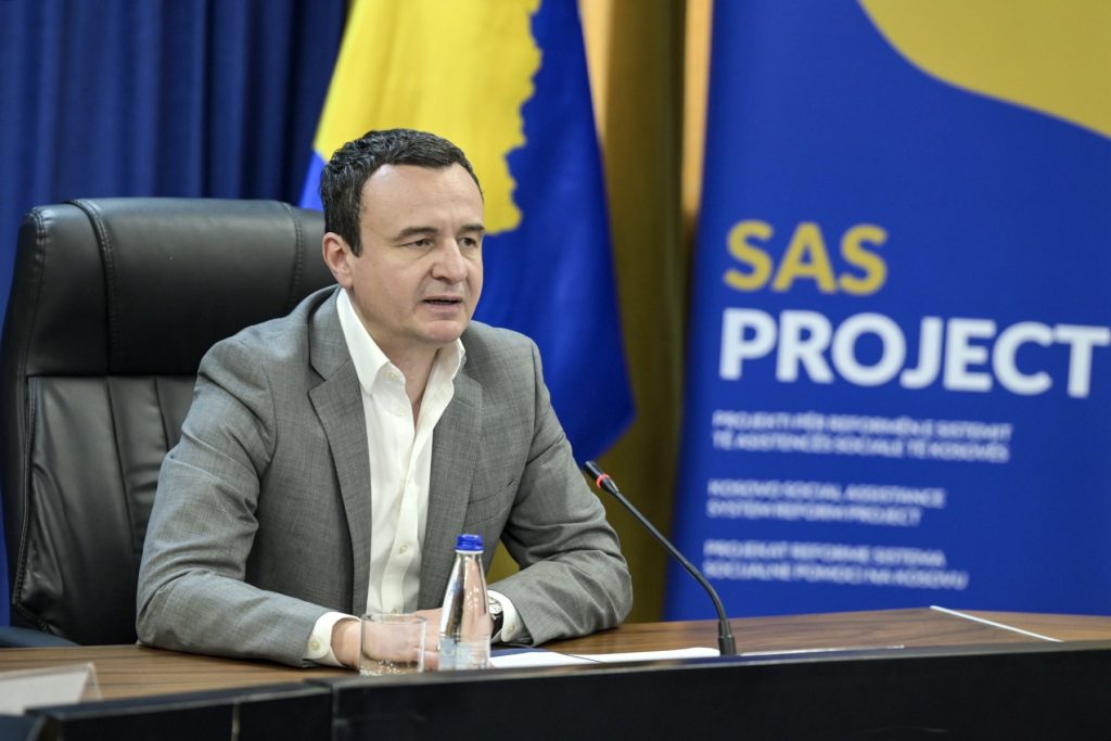 Alegeri anticipate în Kosovo: Partidul condus de premierul Albin Kurti, fost deținut politic în perioada dominației sârbe, obține o victorie clară, în timp ce țara rămâne fără un guvern funcțional din luna februarie