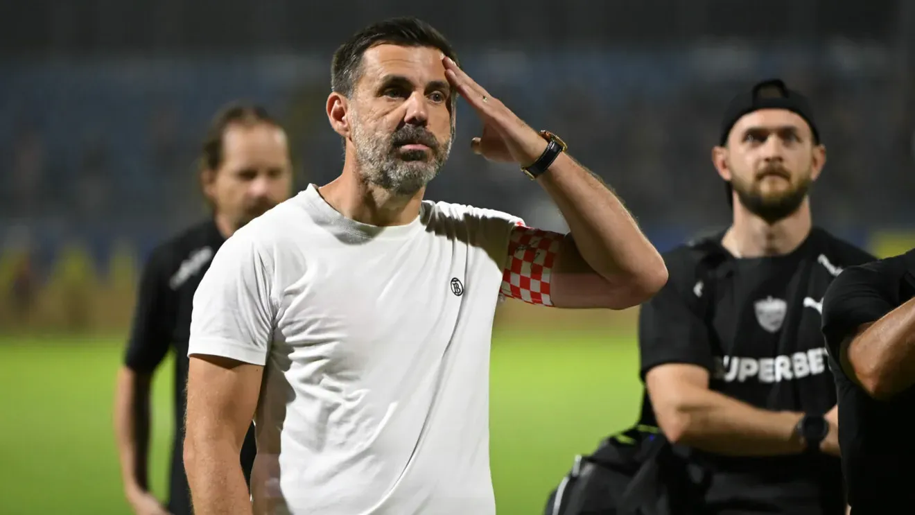[ad_1] Zeljko Kopic, un nume ascendent în fotbalul românesc, a preluat conducerea echipei Dinamo București la 1 decembrie 2023, într-o perioadă de dificultate acută pe teren, marcând prima sa experiență pertinentă în contextul retrogradării