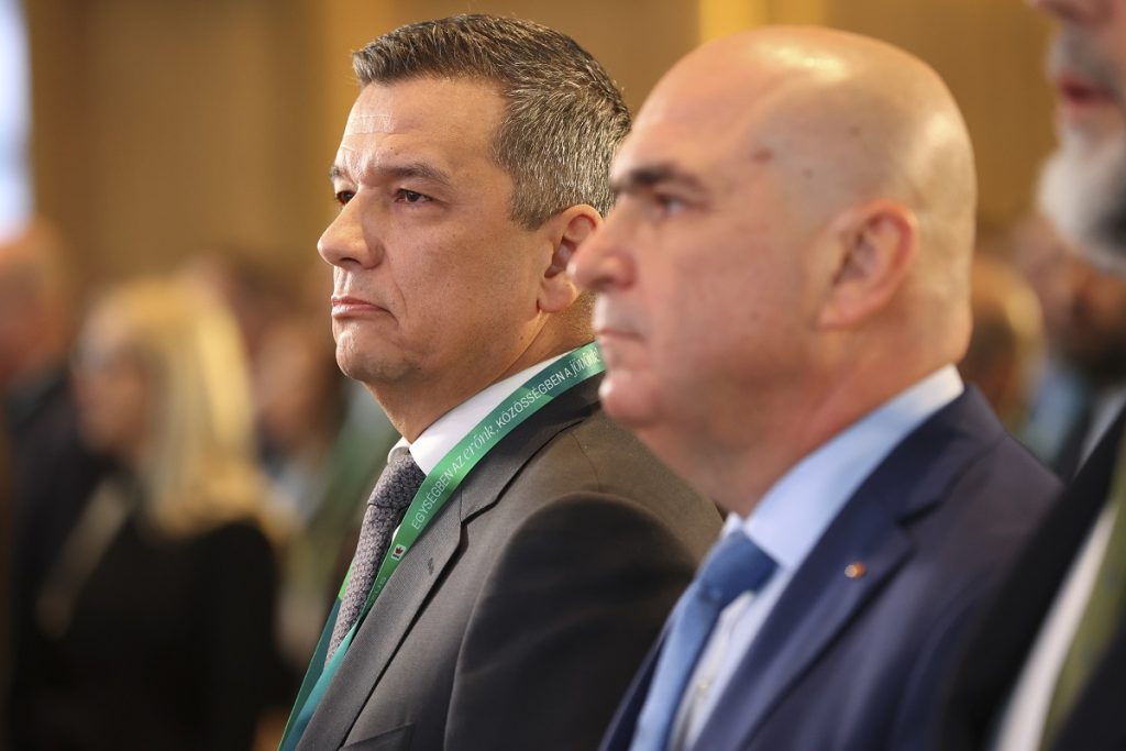 Ludovic Orban avertizează: Guvernarea minoritară, singura opțiune în condițiile actuale Fostul premier Ludovic Orban a tras un semnal de alarmă privind profilul viitor al guvernului de la București, opinând că premierul Ilie Bolojan trebuie să ia în calcul deja pregătirea unei variante de guvernare minoritară, întrucât coaliția de guvernare anterioară nu pare să își păstreze în definitiv stabilitatea
