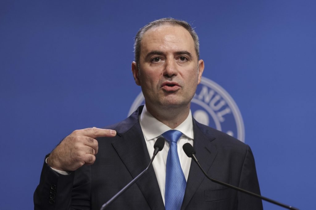 România se pregătește pentru anul 2026 cu perspective financiare mai solide, într-un context în care execuția bugetară pe primele unsprezece luni ale anului 2025 indică o îmbunătățire vizibilă a echilibrului fiscal