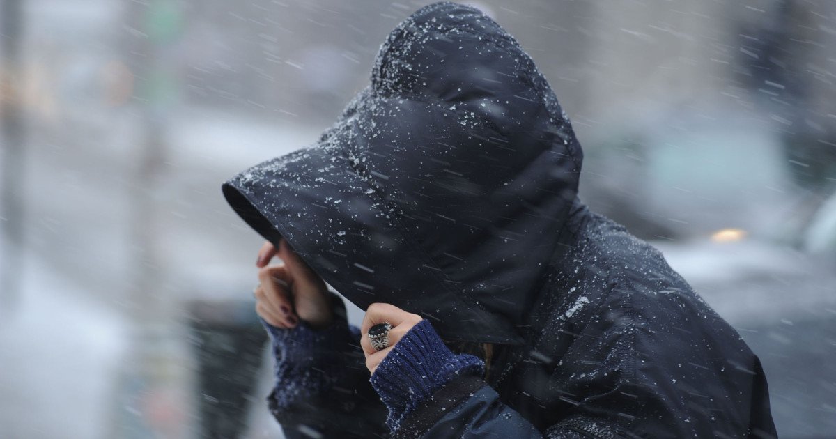 Cod galben de vânt puternic, ninsori slabe și temperaturi scăzute în ultimele zile din 2025 Administrația Națională de Meteorologie (ANM) a emis un cod galben de vânt puternic pentru estul și sud-estul României, în urma unor avertizări anterioare de vreme severă