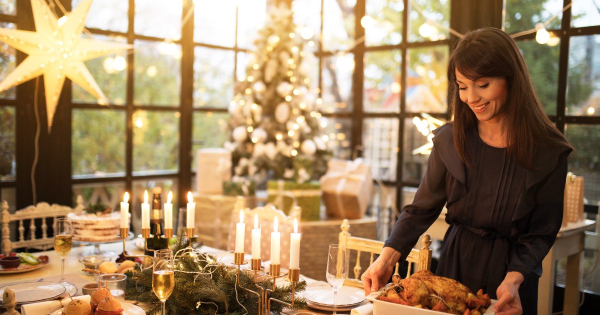 Masa de Anul Nou, un ritual ancestral, nu este doar o simplă reuniune în jurul preparatelor tradiționale, ci o ocazie de a atrage prosperitate și belșug în anul care vine