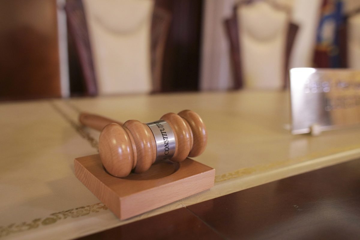 Liberalul Raluca Turcan și Alexandru Muraru critică CCR după amânarea ședinței despre pensiile magistraților, susținând că ar putea fi o tactică de blocaj instituțional pentru amânare perpetuă