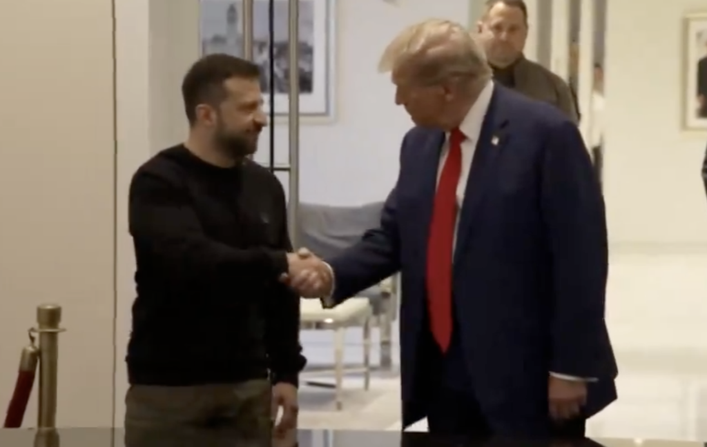 Sarcina dificilă a negocierilor pentru pace în Ucraina: ultimele declarații ale liderilor americani și ucraineni Președintele american Donald Trump a anunțat recent că negocierile pentru încheierea conflictului din Ucraina par să fi intrat într-o fază dificilă, existând „una sau două probleme spinoase” care încă blochează evoluția dialogului