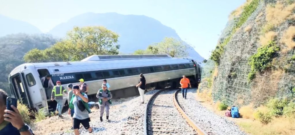 [ad_1] Un tren cu peste 240 de pasageri și nouă angajați ai companiei feroviare a deraiat duminică în regiunea Oaxaca, în sudul Mexicului, conform anunțului făcut de marina mexicană, care gestionează această linie