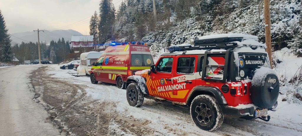 Doi turiști răniți după ce ATV-ul în care se aflau s-a răsturnat în pădurea de la Arieșeni În ultima zi a anului, echipele de salvare au intervenit de urgență pentru a ajuta doi turiști implicați într-un accident petrecut în zona Galbena, din apropierea stațiunii montane Arieșeni, la limita dintre județele Alba și Bihor