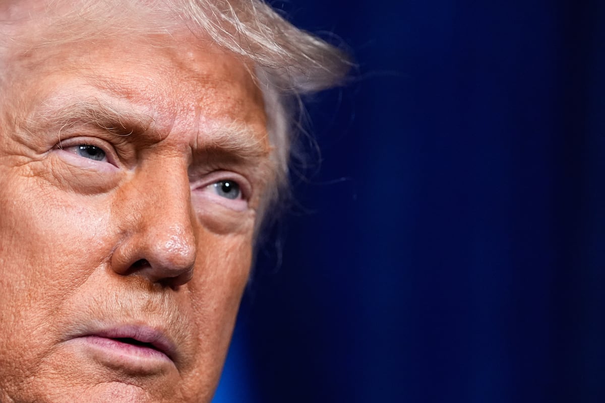 Trump confirmă atacul asupra unei instalații din Venezuela Într-o declarație surprinzătoare, fostul președinte american Donald Trump a confirmat că Statele Unite au efectuat un atac asupra unei instalații din Venezuela, apropiindu-se astfel de o escaladare militară în regiune