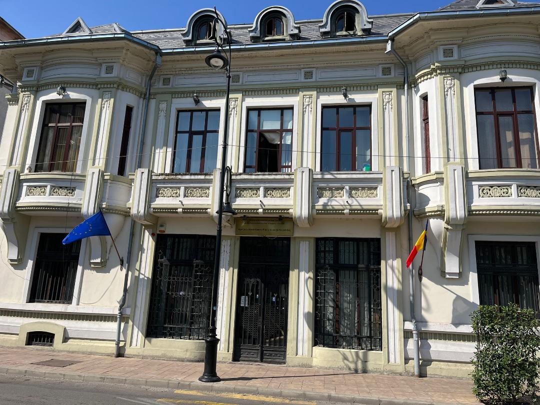 AJPIS Dolj, 127,45 milioane lei pentru asistența socială în decembrie 2025 Agenția Județeană pentru Plăți și Inspecție Socială (AJPIS) Dolj a alocat, în luna decembrie 2025, suma impresionantă de 127,45 milioane lei pentru beneficiile de asistență socială, sprijinind astfel peste 290.000 de cetățeni din județ