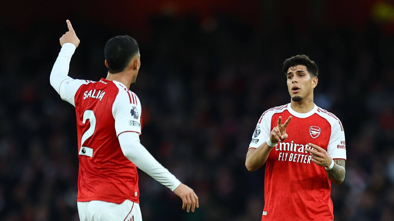 Arsenal se pregătește pentru provocările din Premier League Arsenal, unul dintre cele mai titrate cluburi din fotbalul britanic, își propune să revitalizeze succesul din anii de glorie cu o echipă tânără și dinamică, având în vedere intensificarea competiției în Premier League