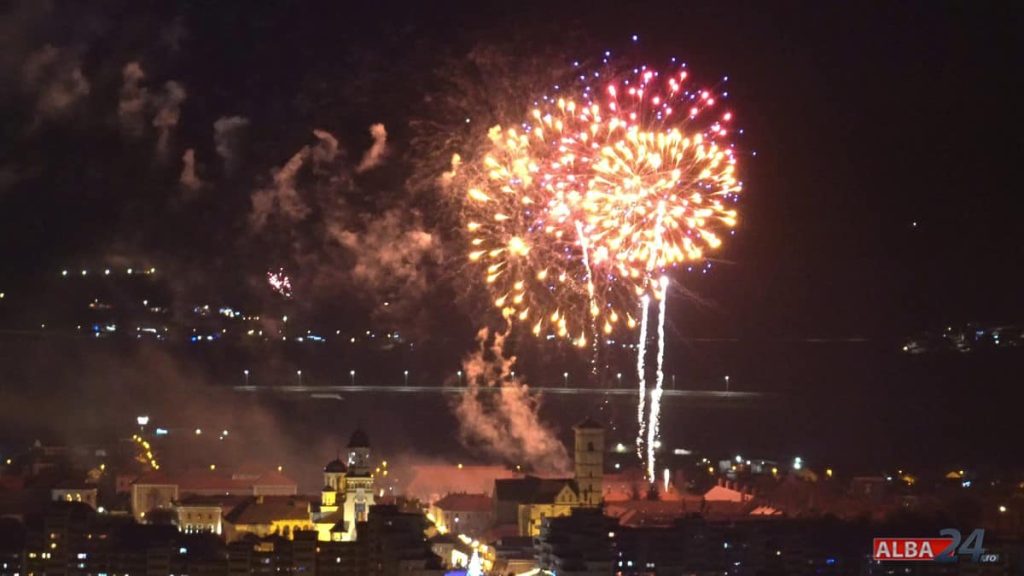 Bunicii, cei mai haioși destinatari ai mesajelor de Anul Nou 2026 Anul 2026 se apropie cu pași repezi, iar pregătirile pentru Revelion au început