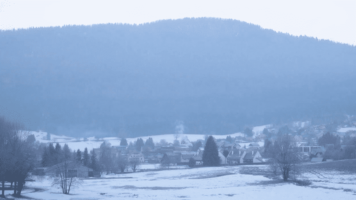 Revelion în mijlocul iernii: vacanțieri pe zăpadă la Autrans-Méaudre Vacanțierii din stațiunea de schi Autrans-Méaudre, situată în Vercors, se pregătesc pentru un Revelion memorabil, în ciuda temperaturilor de -15 grade Celsius