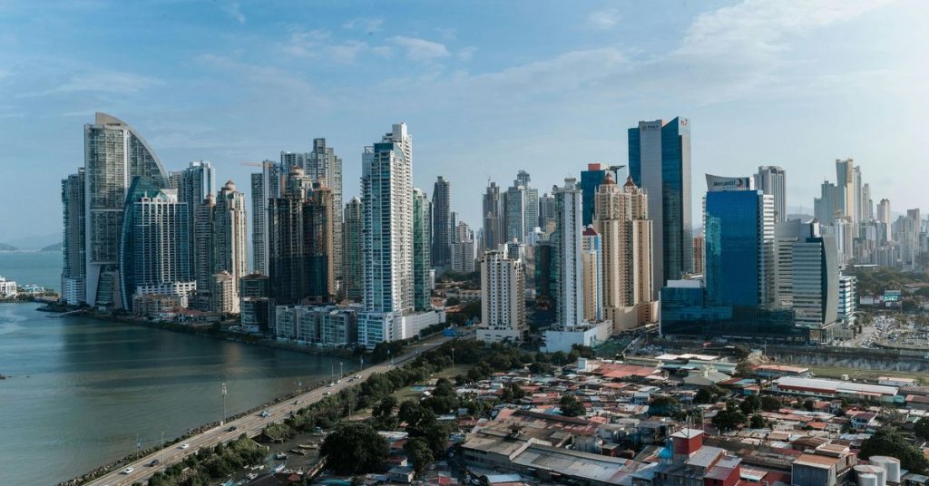 Clima în Panama: Trecerea la sezonul uscat diminuează precipitațiile în majoritatea țării.