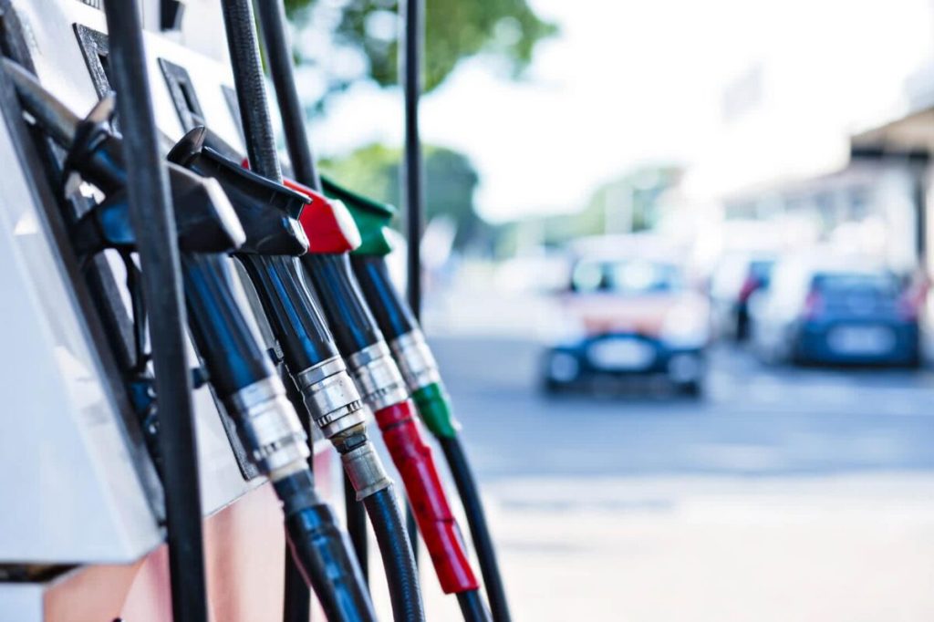 Carburanții ies la „dietă”: prețuri reduse pe 31 decembrie!