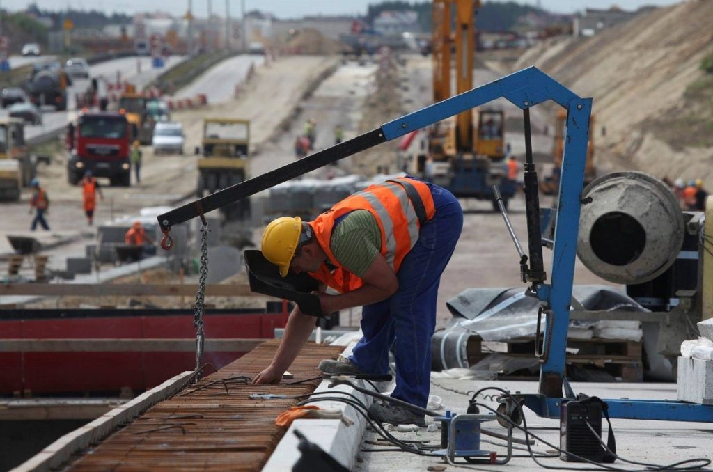 Costurile din industria construcțiilor din România vor înregistra o creștere treptată începând cu 1 ianuarie 2026, când va fi introdusă taxa pe carbon pentru materiile prime importate din afara Uniunii Europene