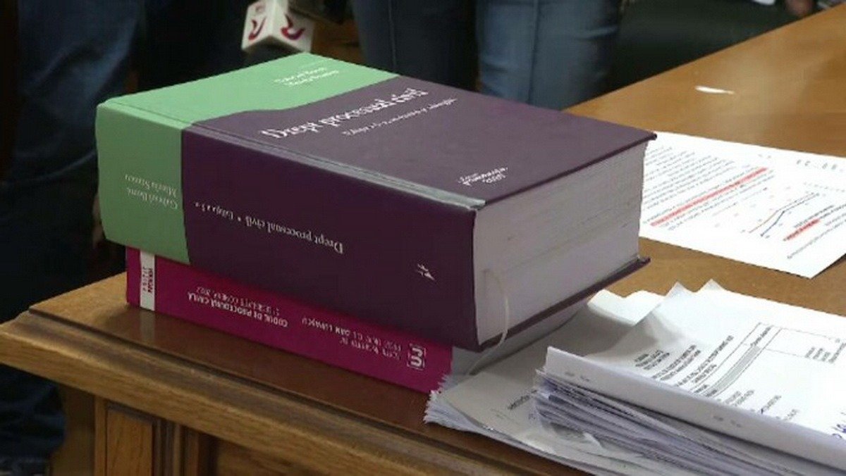 Guvernul României a decis, marți, adoptarea unei ordonanțe de urgență menite să stabilească măsuri temporare pentru susținerea sistemului judiciar, în contextul amenințării continue a deficitului de personal la nivelul instanțelor și parchetelor