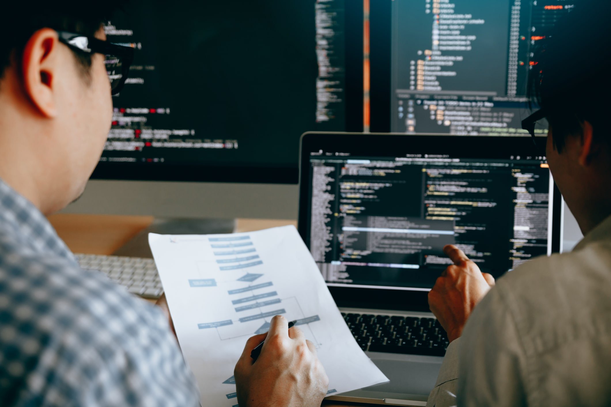 Inteligența artificială revoluționează deja modul în care muncim, iar efectele acestui fenomen sunt din ce în ce mai evidente și, totodată, mai controversate