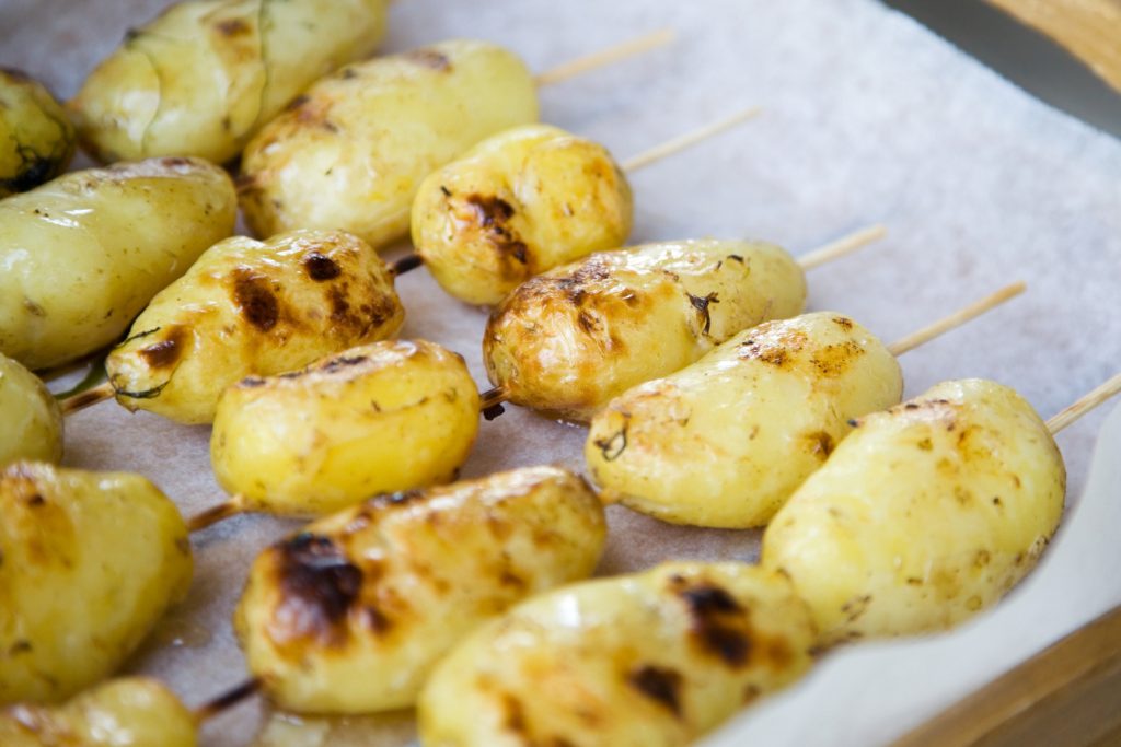 Anul 2026 se anunță a fi un punct de cotitură pe scena gastronomică globală, oferind nu numai o incursiune în noile tendințe în alimentație, ci și un indiciu despre modul în care preferințele consumatorilor evoluează rapid