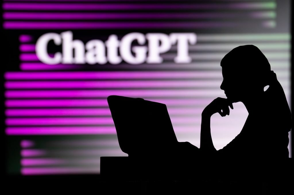OpenAI anunță viitoarea lansare a versiunii ChatGPT „pentru adulți”, o inițiativă ce extinde limitele utilizării inteligenței artificiale în direcții mai sensibile și controversate