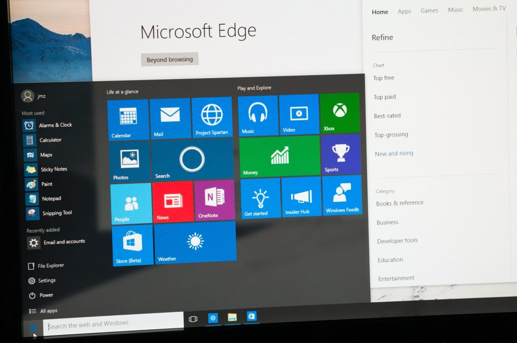 Cu toate că Microsoft a decis să înceteze oficial suportul tehnic pentru mai multe versiuni ale Windows 10 acum aproape două luni, tranziția către Windows 11 întâmpină dificultăți majore, iar cota de piață a noului sistem de operare nu înregistrează creșteri semnificative