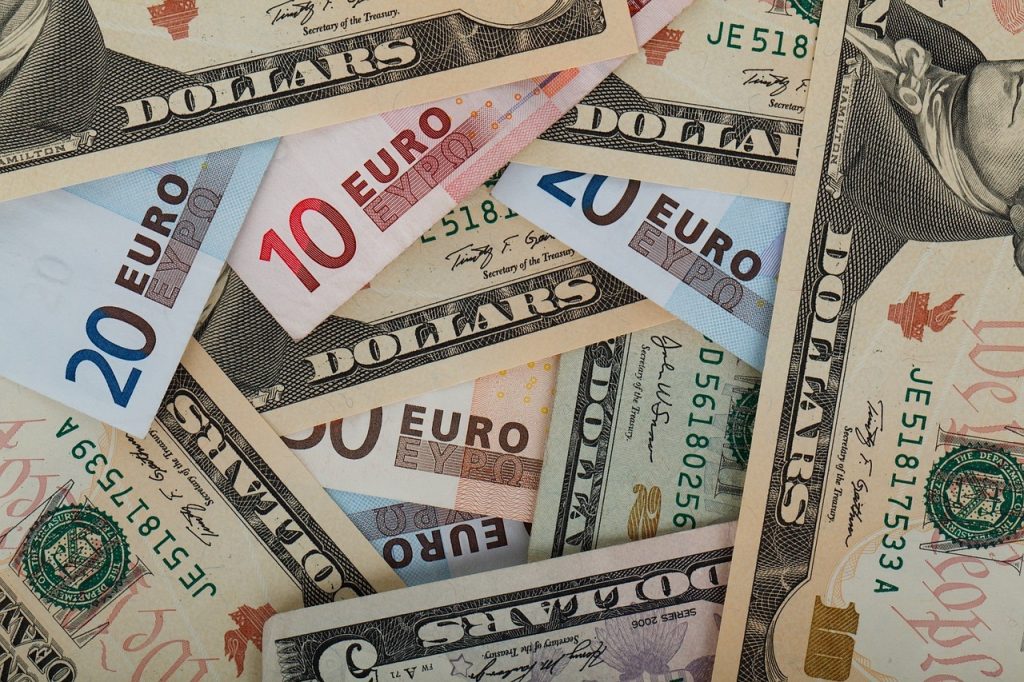 Bulgaria adoptă euro într-un climat de îngrijorare legat de inflație, în timp ce Croația devine ultima țară care a adoptat moneda unică în 2023