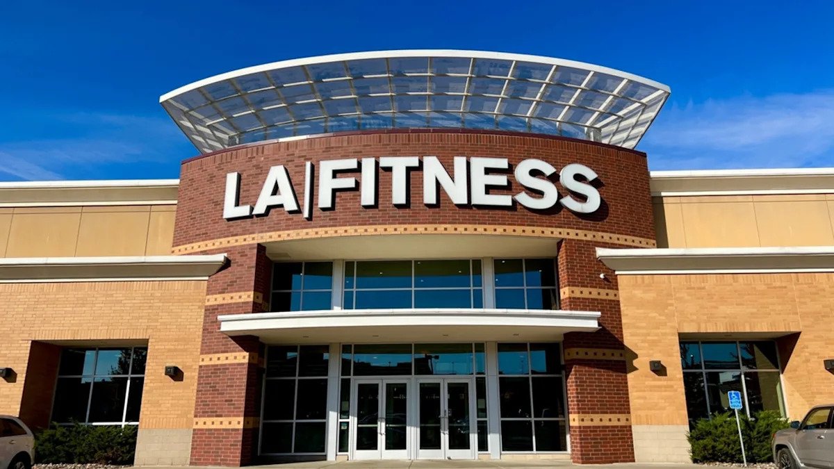 „Programul LA Fitness de Anul Nou: Poți să te antrenezi pe 1 ianuarie?”