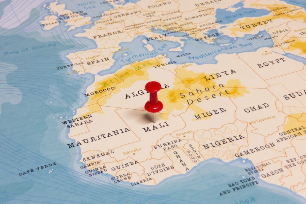 Mali și Burkina Faso răspund cu măsuri diplomatice dure la decizia americană de a restricționa accesul cetățenilor din aceste state în Statele Unite, anunțând că vor aplica, la rândul lor, interdicții similare pentru cetățenii americani