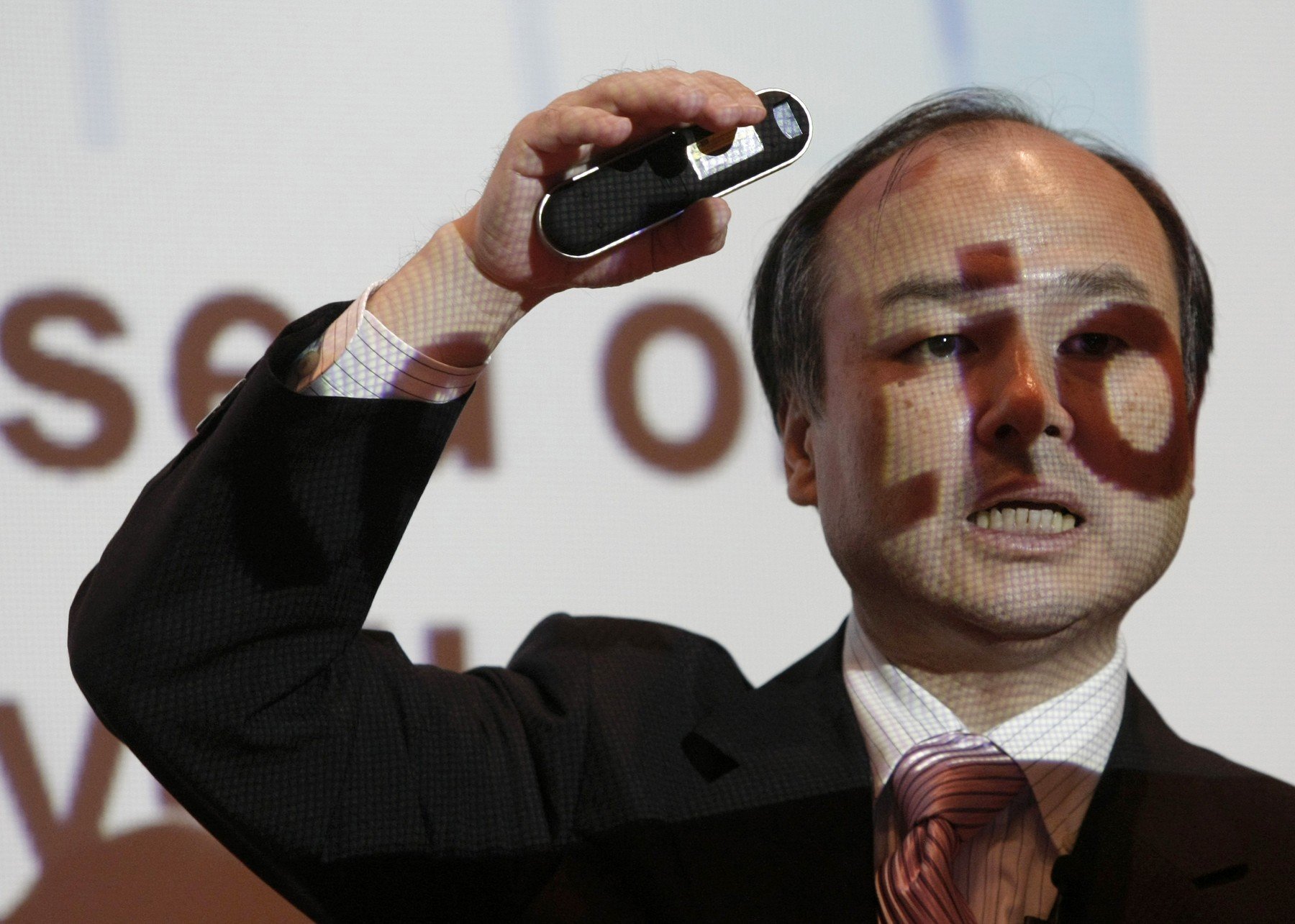 SoftBank face valuri pe Wall Street prin decizii neașteptate în domeniul investițiilor în tehnologie și inteligență artificială