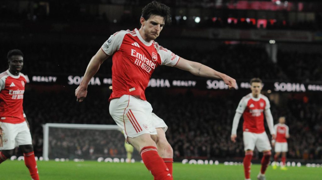 Arsenal își ajustează planul de transferuri: Rice, prioritate de top Arsenal, club emblematic din Premier League, își propune să îmbunătățească lotul în această perioadă de mercato, iar Declan Rice se află în centrul atenției