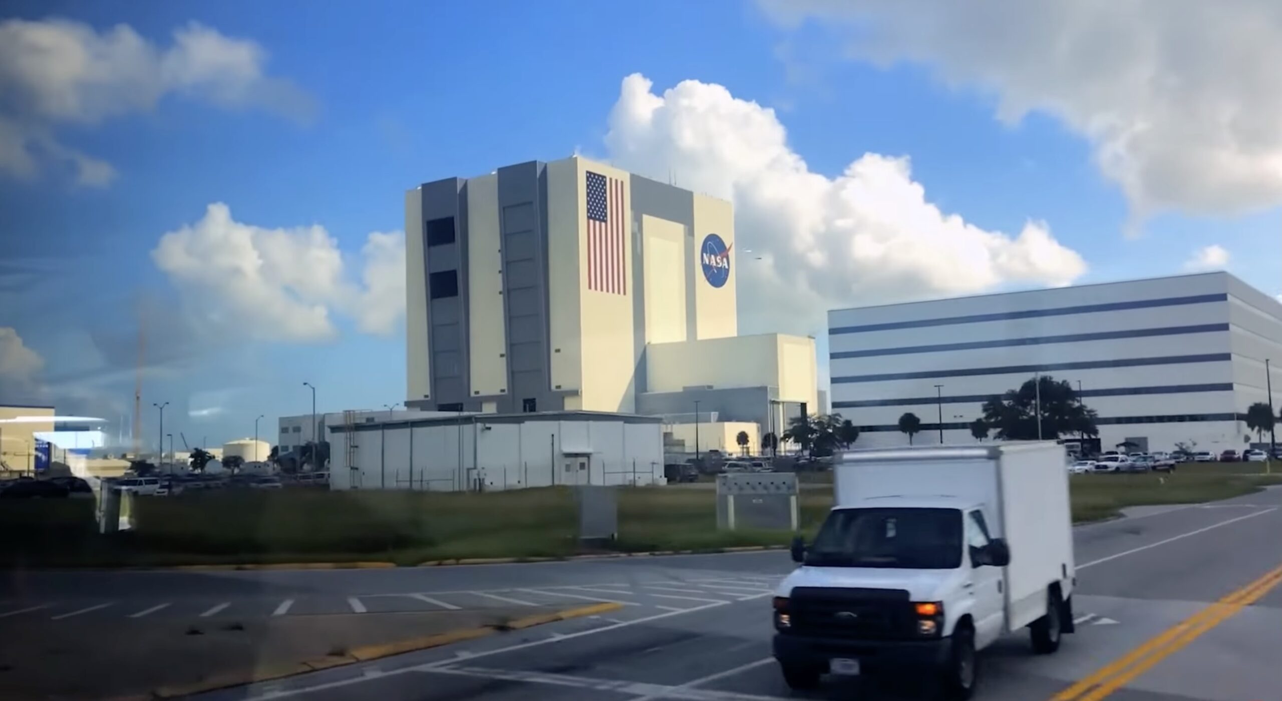 Suspendată în complexitatea universului, misiunile spațiale ale NASA reprezintă avanposturi ale tehnologiei umane și ale curajului explorator