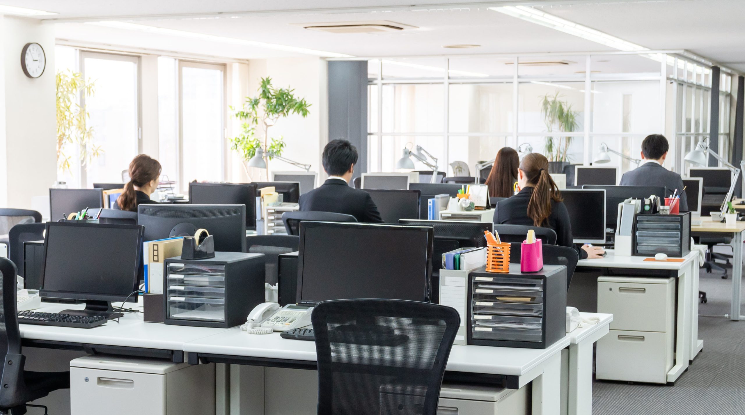 Inteligența artificială înlocuiește deja peste 10% din forța de muncă din SUA, arată un studiu al MIT O descoperire relevantă pentru economia globală și piața muncii din SUA a fost făcută recent de Massachusetts Institute of Technology (MIT)