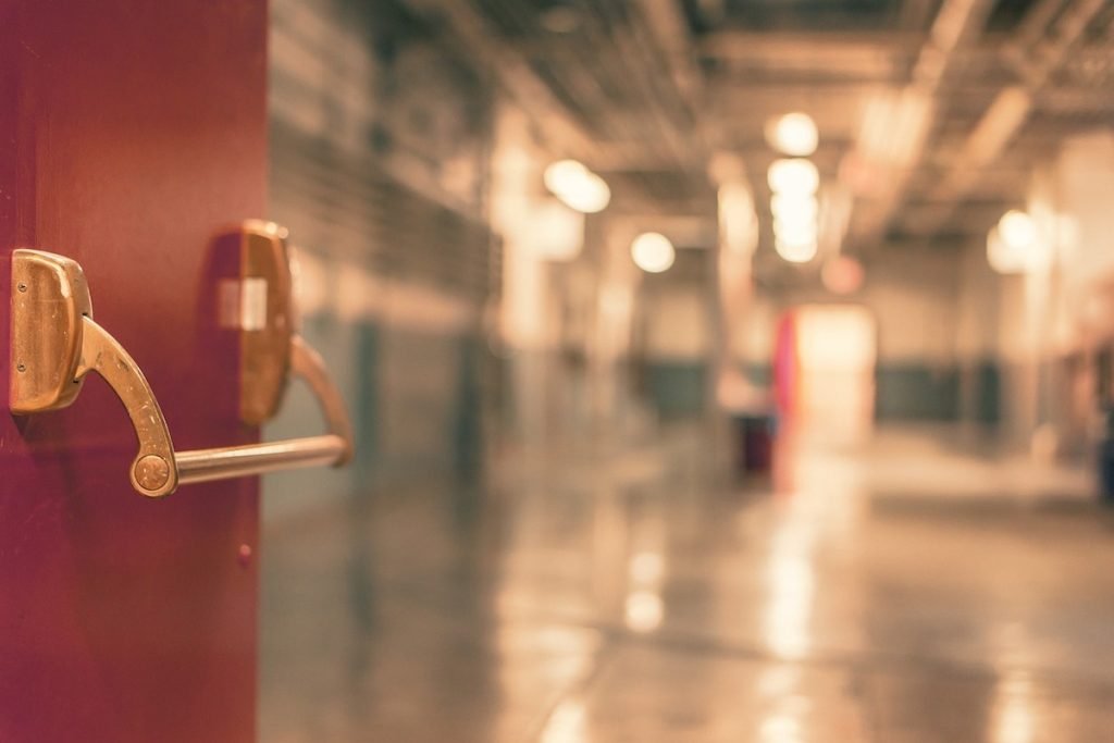 Sibiul devine oficial orașul cu primul său spital municipal: un pas major spre autonomia în domeniul sănătății Municipiul Sibiu a făcut, marți, un pas semnificativ în consolidarea serviciilor sale medicale, atunci când consilierii locali au votat unanimitate pentru preluarea Spitalului General Căi Ferate