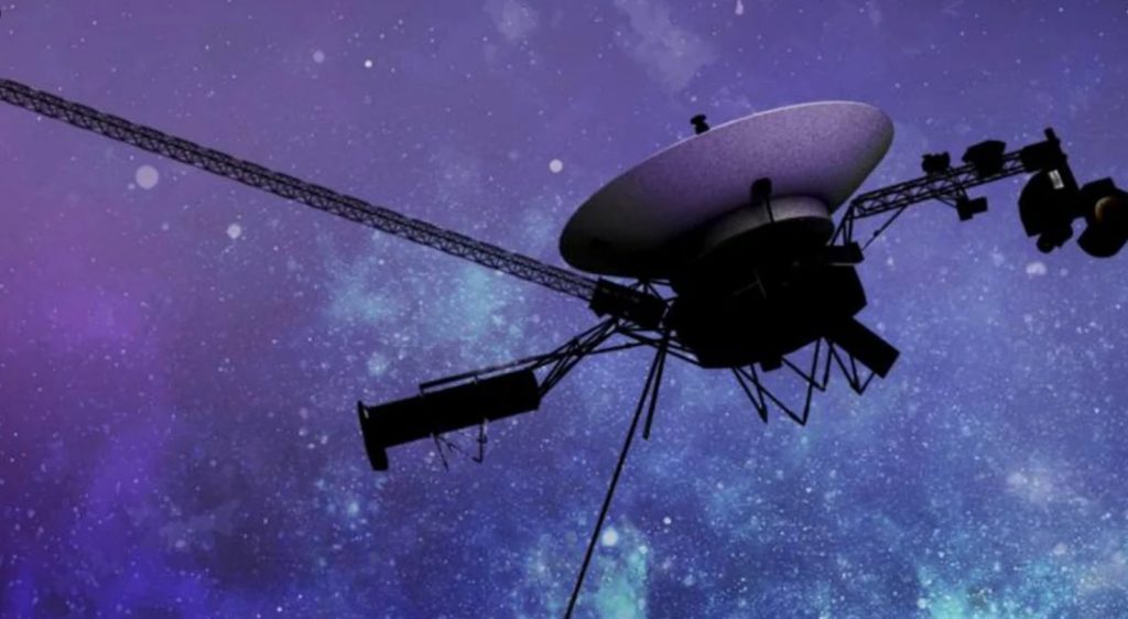 Voyager 1 a ajuns la un nou prag în lunga sa misiune de explorare a spațiului cosmic, traversând distanța de „zi-lumină”, un concept ce desemnează aproximativ 16 miliarde de mile (26 miliarde de kilometri) în 24 de ore