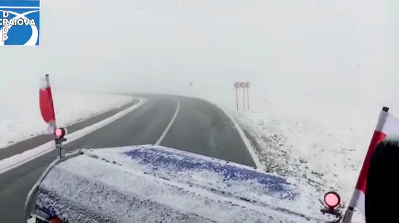 Circulația rutieră pe DN 67C Transalpina, una dintre cele mai spectaculoase și solicitante șosele din România, a fost reluată luni dimineața, după o pauză de câteva zile cauzată de condițiile meteo extrem de severe din ultimele săptămâni