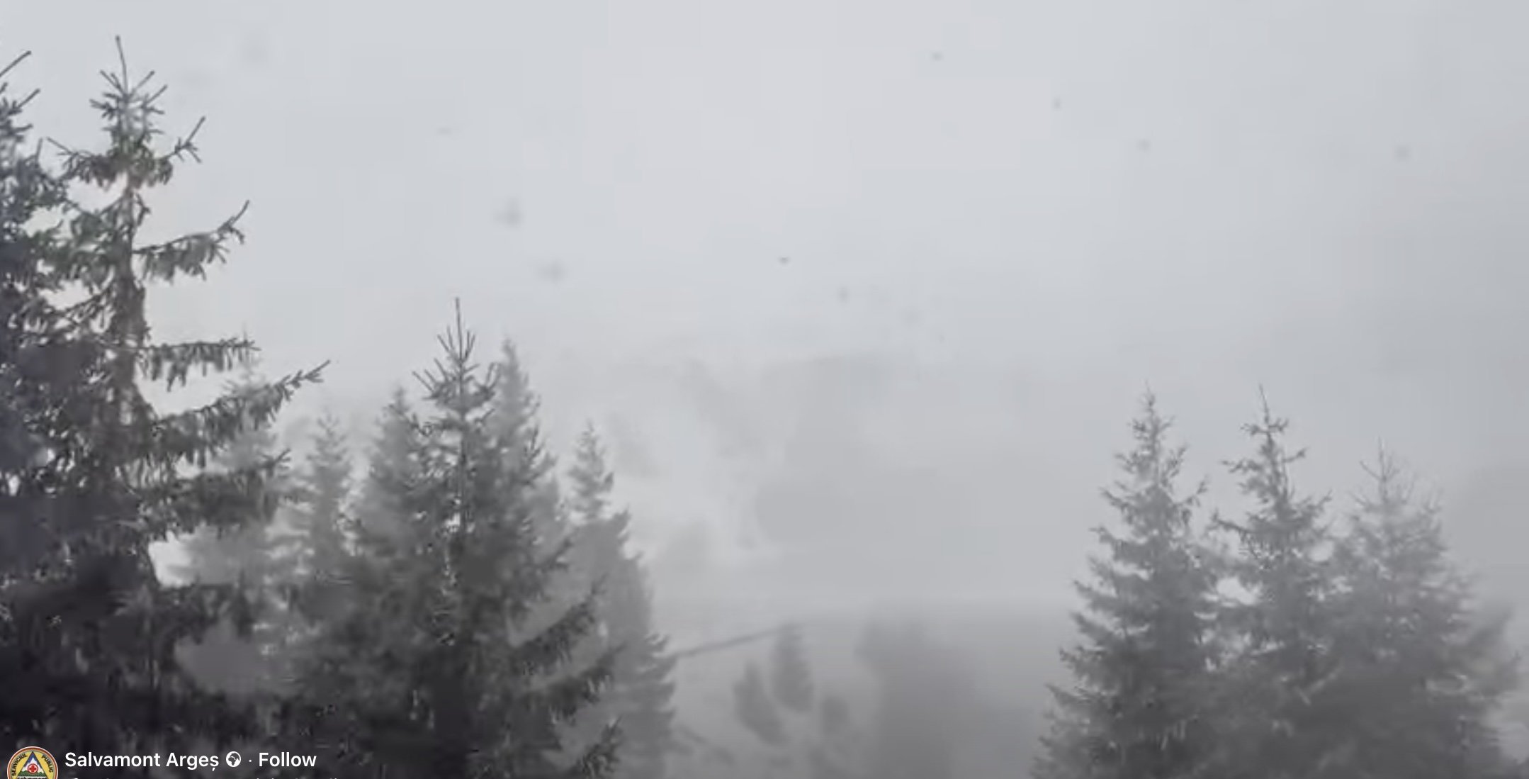 Patru cetățeni moldoveni blocați în refugiul Călțun în timp ce urcau spre vârful Negoiu; intervenția Salvamont întârzie din cauza vremii nefavorabile până luni dimineața