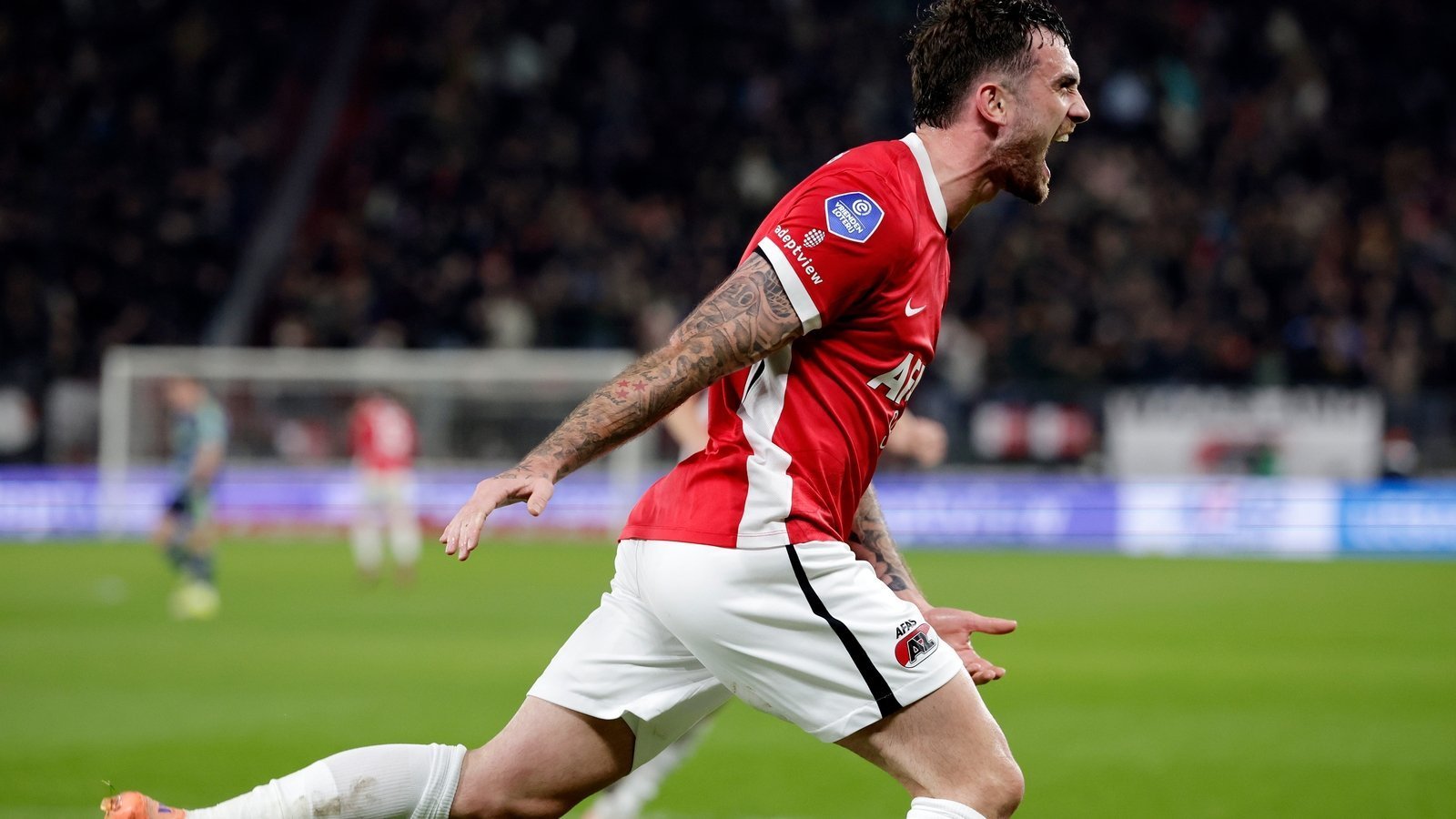 „Parrott reușește un hat-trick și Alkmaar zdrobește Ajax”
