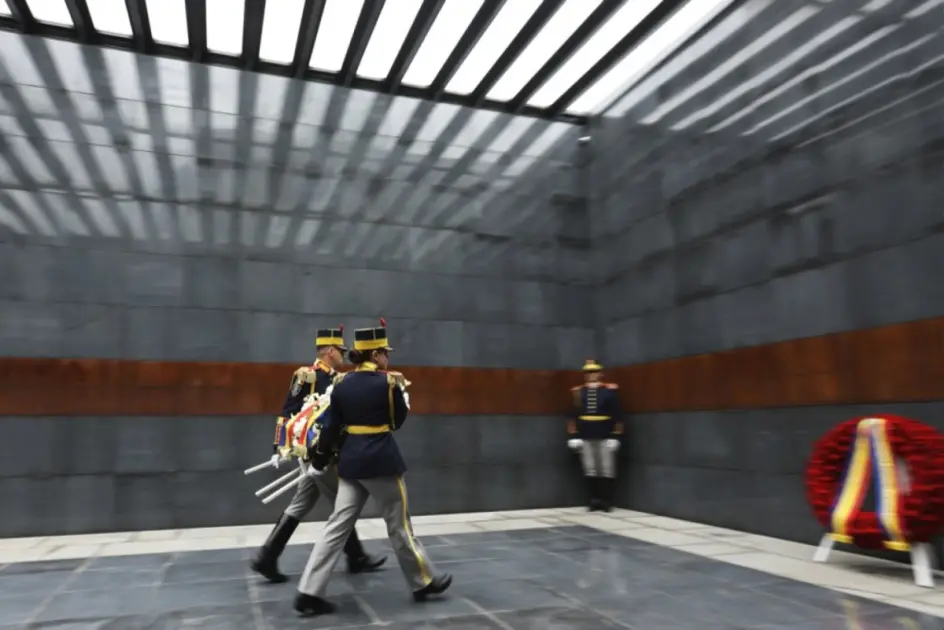 Legea Vexler: O nouă controversă în România pe fundalul extremismului Legea Vexler, o reglementare recent adoptată prin care se urmărește combaterea extremismului de tip nazist și neo-legionar, a generat reacții vehemente în rândul unei părți a societății românești