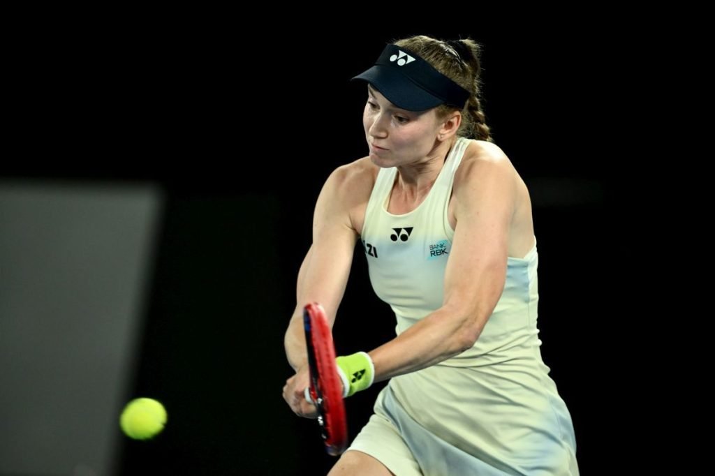 Pegula învinge Rybakina și avansează în finala Australian Open 2026