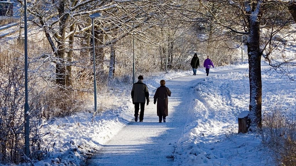 Blue Monday: Mărul discordiei sau o realitate a iernii? Astăzi, 19 ianuarie, se spune că este cea mai tristă zi a anului, cunoscută sub denumirea de „Blue Monday”