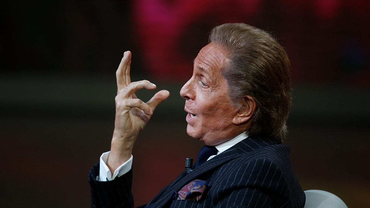 Decesul stilistului Valentino Garavani, o pierdere imensă pentru moda mondială Stilistul italian Valentino Garavani, legendă a industriei modei, a murit la vârsta de 93 de ani
