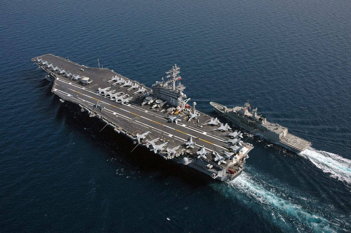 Navală americană de forță în Golful Persic: Portavionul Abraham Lincoln și aliații săi în misiune de reafirmare a prezenței militare în regiune Misiune de amploare a Flotei a 5-a a Marinei Militare a Statelor Unite în apele strategice ale Golfului Persic, unde s-a trimis portavionul USS Abraham Lincoln, acompaniat de o escadră de nave de sprijin, într-un efort clar de a transmite un mesaj de forță și determinare în fața amenințărilor regiunii
