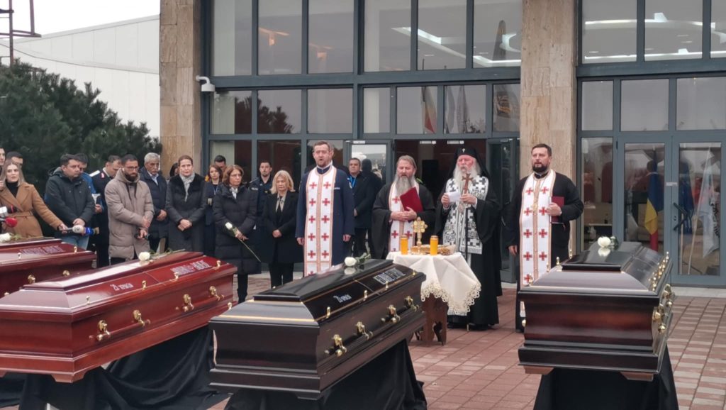 Tragedie dublă în familia unei victime a accidentului rutier din România: tatăl lui Dimitris Maronitis, unul dintre cei șapte suporteri ai echipei PAOK decedați în carambol, și-a pierdut viața pe același drum Unul dintre cele mai dureroase episoade din cazul tragediei care a șocat întreaga suflare a suporterilor din Grecia s-a consumat chiar în aceste zile