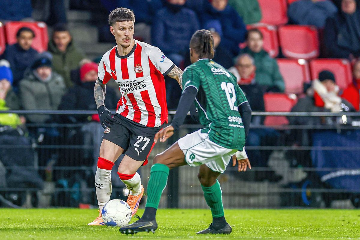 Dennis Man strălucește în Eredivisie: Două realizări remarcabile în victoria PSV-ului cu Excelsior PSV Eindhoven a obținut o victorie convingătoare cu 5-1 în fața celor de la Excelsior, iar internaționalul român Dennis Man a captat atenția nu doar prin scor, ci și prin prestația sa deosebită