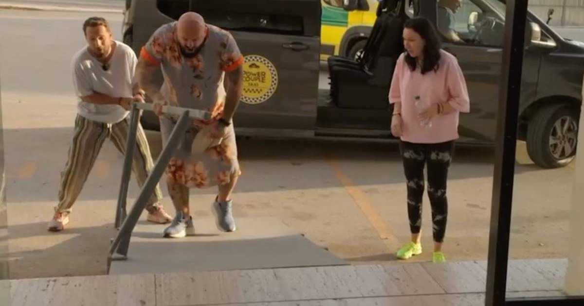 Cătălin Zmărăndescu, la Power Couple: Balustradă ruptă și plimbare prin spital!