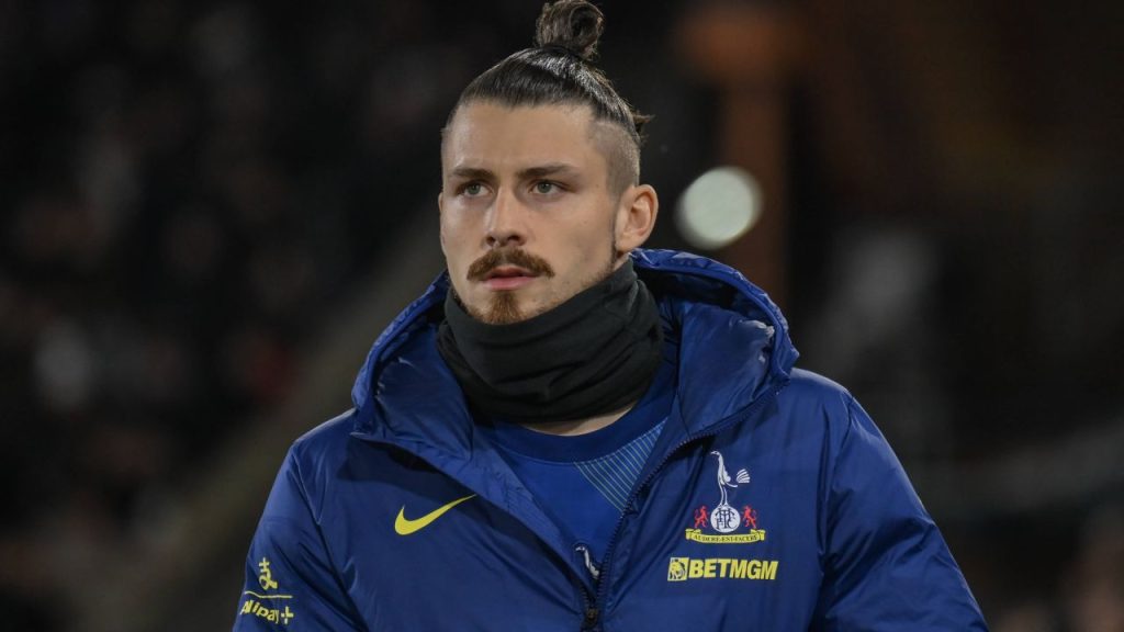 Radu Drăgușin, în pericol să rămână pe bancă la Tottenham: „Trebuie să plece!”