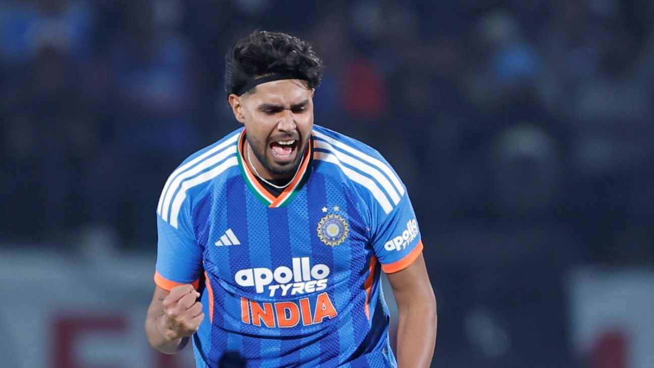 Suryakumar Yadav optează pentru a arunca prima piatră în fața Noii Zeelande în Raipur Într-o dimineață umedă de ianuarie, căpitanul echipei Indiei, Suryakumar Yadav, a câștigat la tragerea la sorți și a decis să își trimită jucătorii să bowl-eze în cel de-al doilea meci T20I împotriva Noii Zeelande, desfășurat pe terenul din Raipur