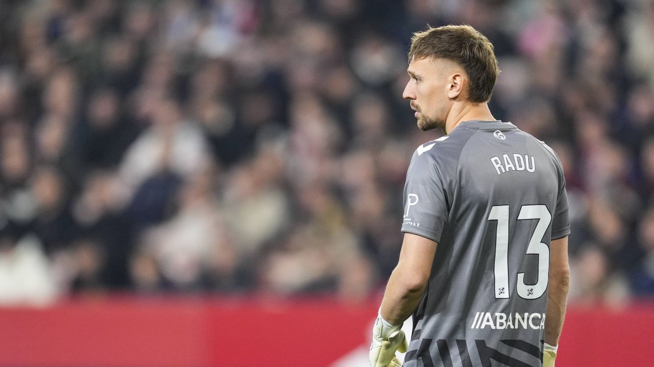 Ionuț Radu, critici după o prestație slabă în meciul cu Real Sociedad Ionuț Radu, portarul român împrumutat la Celta Vigo, a avut o prestație dezamăgitoare în ultima confruntare din La Liga, în care echipa sa a pierdut cu 2-0 în fața celor de la Real Sociedad