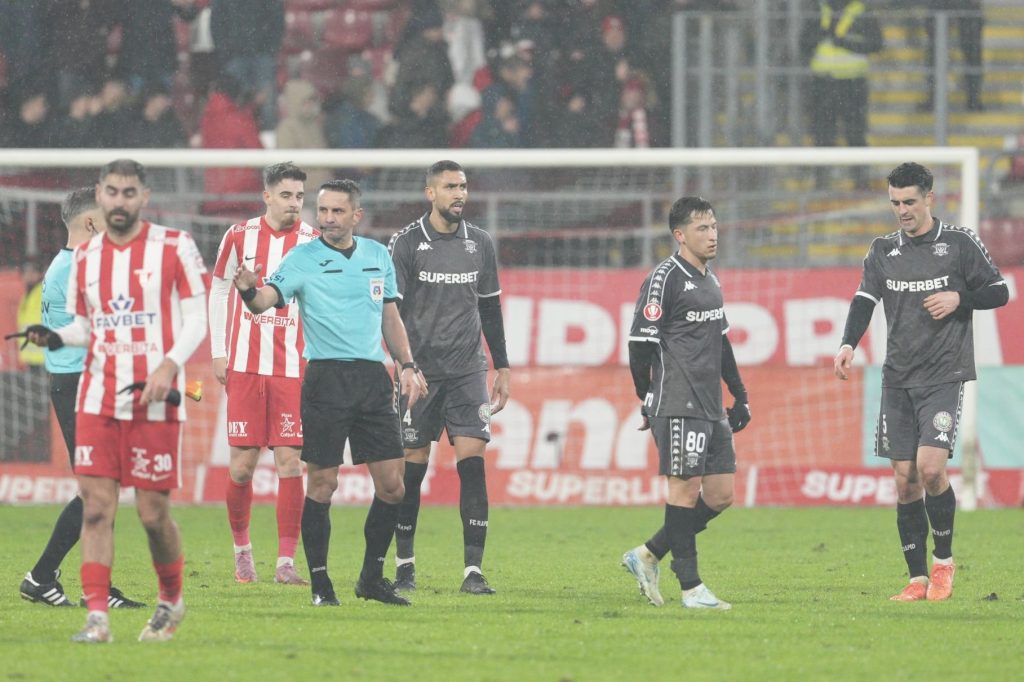 Rapid București a obținut o victorie importantă cu 2-1 în fața echipei UTA, antrenate de Adrian Mihalcea, revenind astfel la doar un punct distanță de liderul Universitatea Craiova